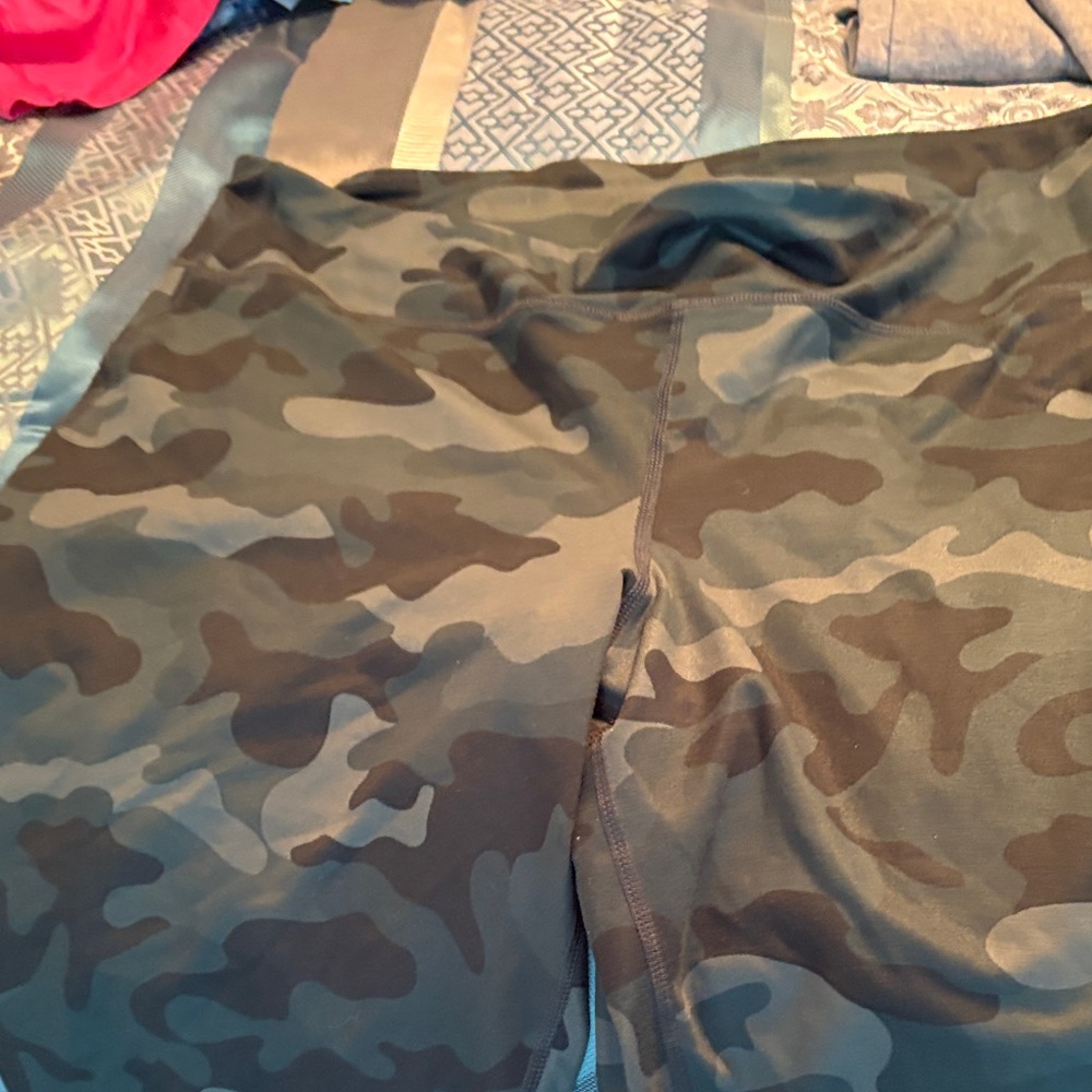 GAP Camouflage Active Leggings - Black and Gray